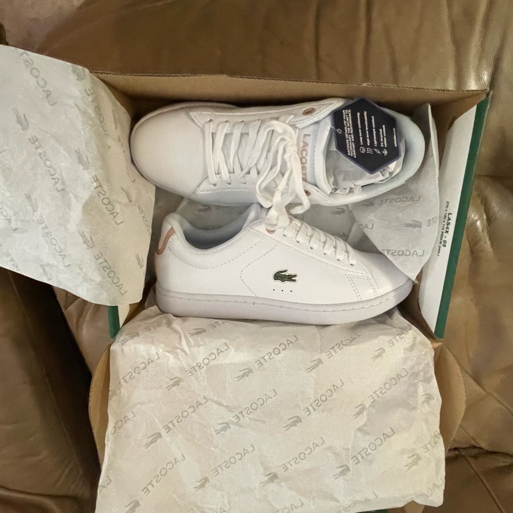 Lacoste carnaby Evo women’s sneakers, brand new never worn! White and light pink